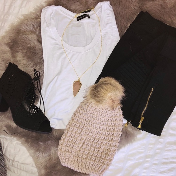 ⚡️ The White Muscle Tank - Picture 7 of 8